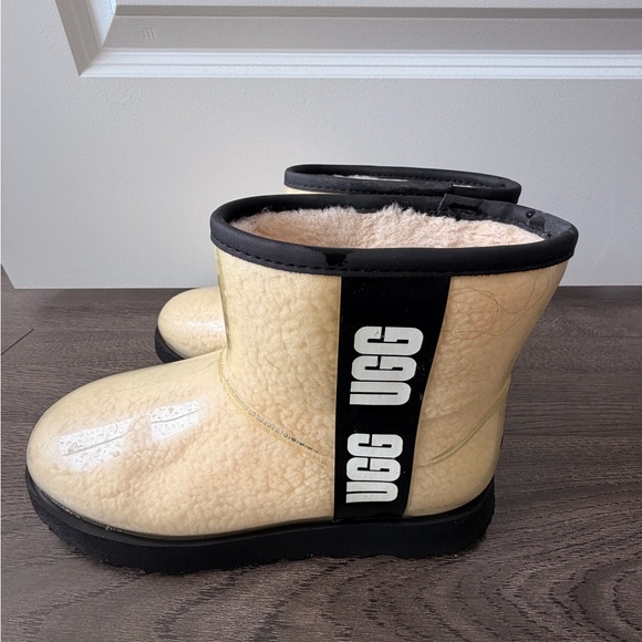 UGG Shoes - UGG Tan and Black Shearling Boots